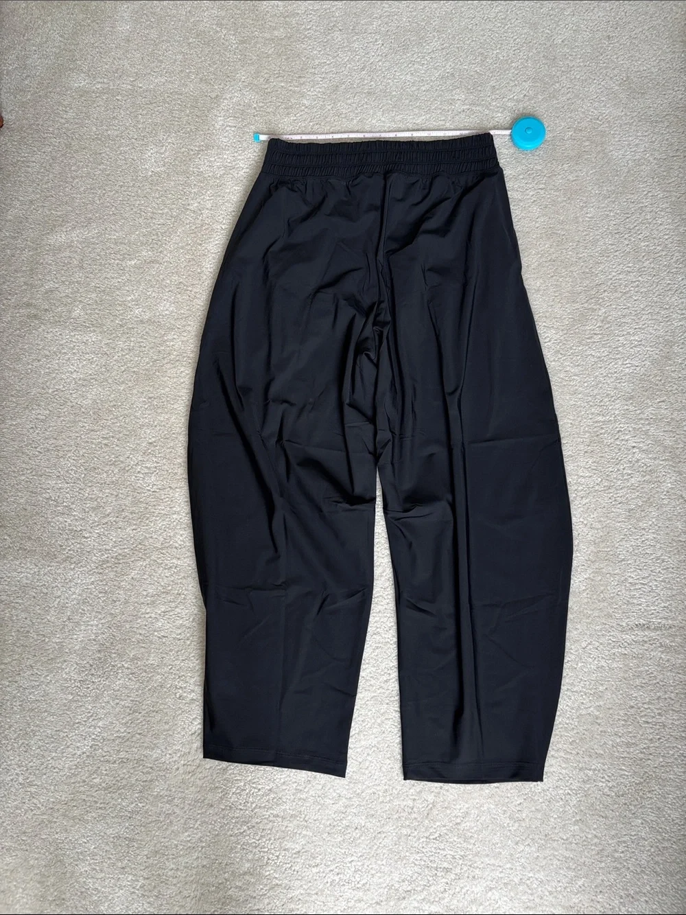 Like New Old Navy SleekTech Barrel Leg Pants in Black Size Small - Picture 3 of 5